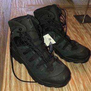 Men’s Salomon Goretex ortholite tactile boots.